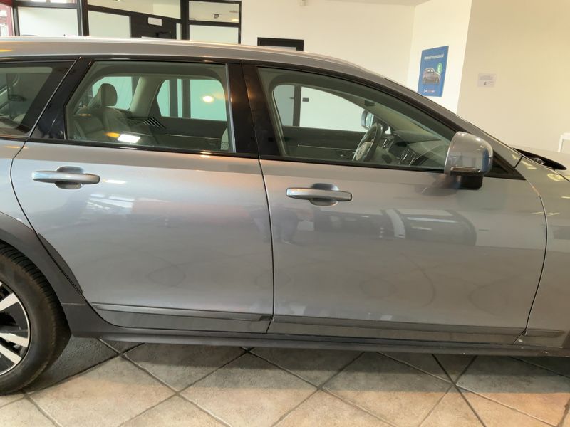 Volvo V90 Cross Country 2.0 T5 Business Plus AWD — zdjęcie 7
