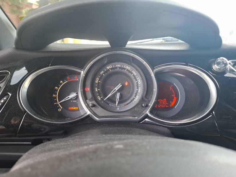 Citroen DS3 1.6 HDi SoChic — zdjęcie 12