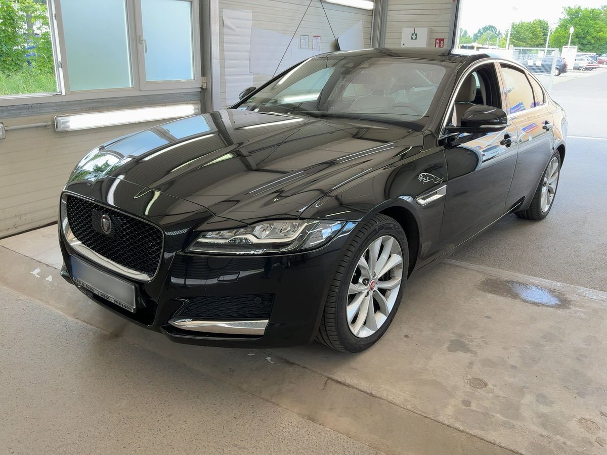 Jaguar XF 2016 — photo 1