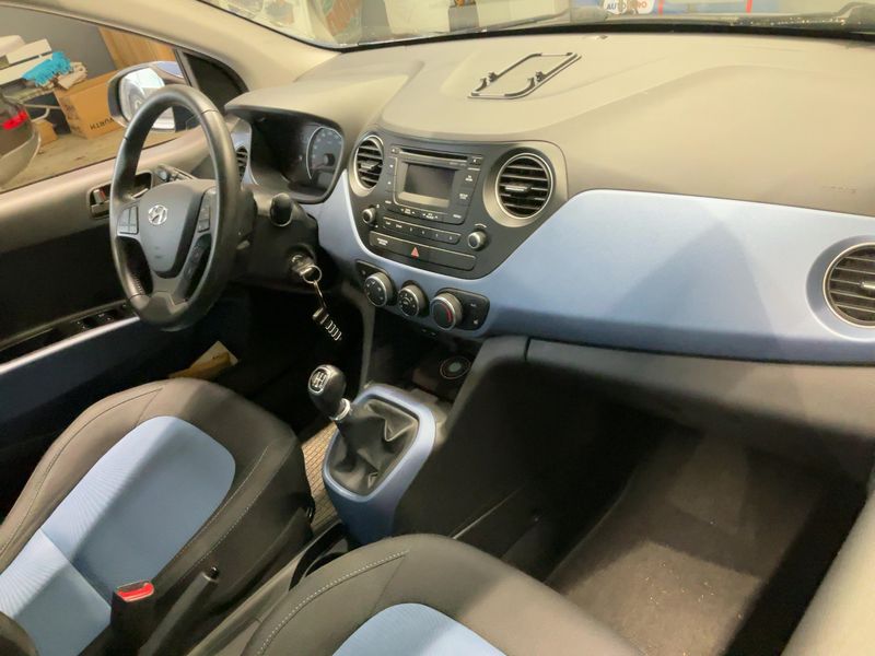 Hyundai i10 1.0 Trend blue — zdjęcie 12