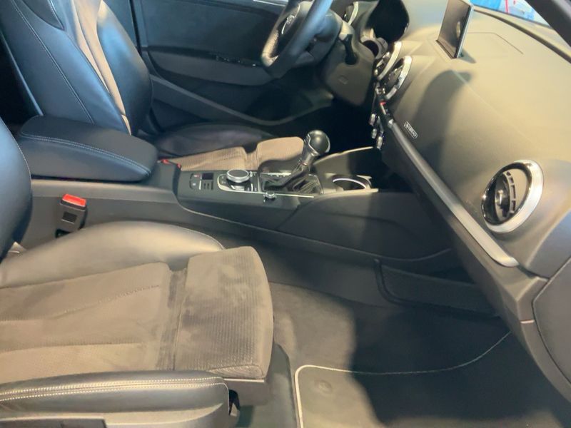 Audi S3 Sportback 2.0 TFSI quattro — zdjęcie 11