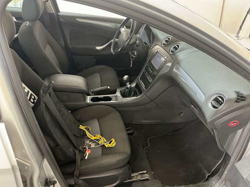 Ford Mondeo 1.6 TDCi Ambiente 2012 – снимка 3