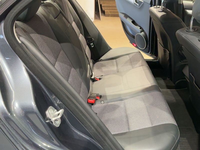 Mercedes-Benz C-Klasse C 180 CGI BlueEfficiency Avantgarde 2010 – снимка 20