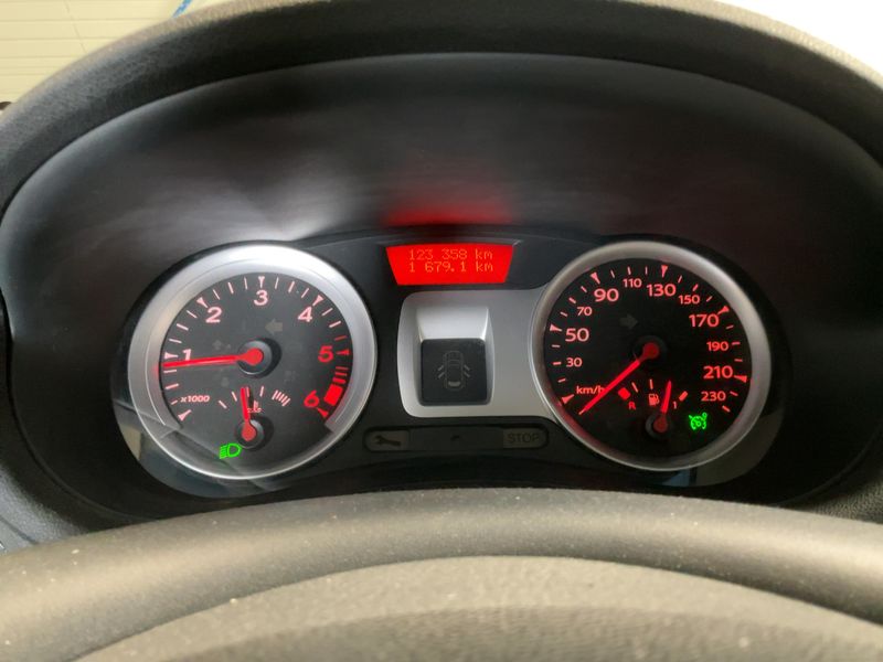 Renault Clio 1.5 dCi XV de France — zdjęcie 13