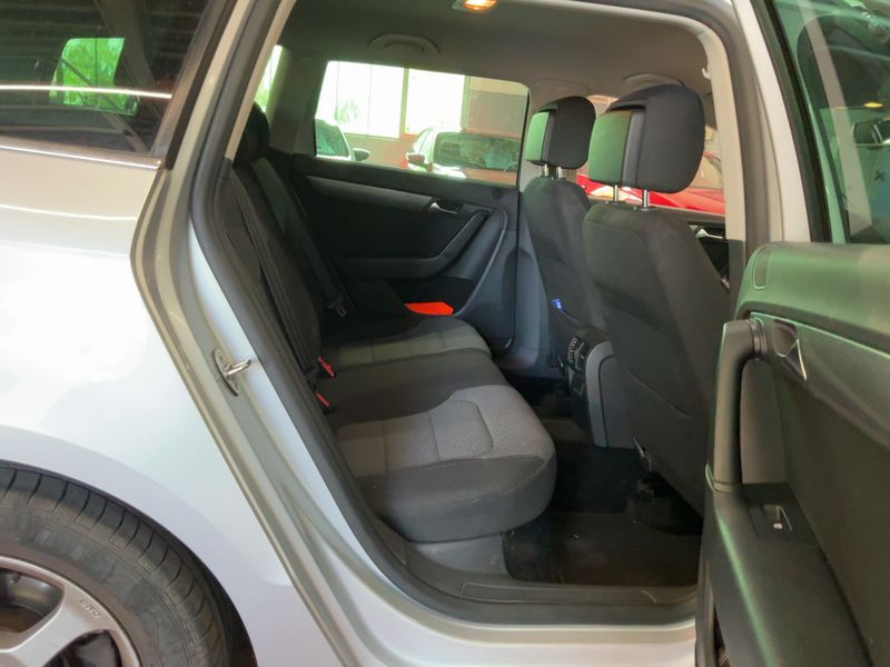 Volkswagen Passat 2.0 TDI Comfortline BlueMotion Tech 2012 – снимка 20