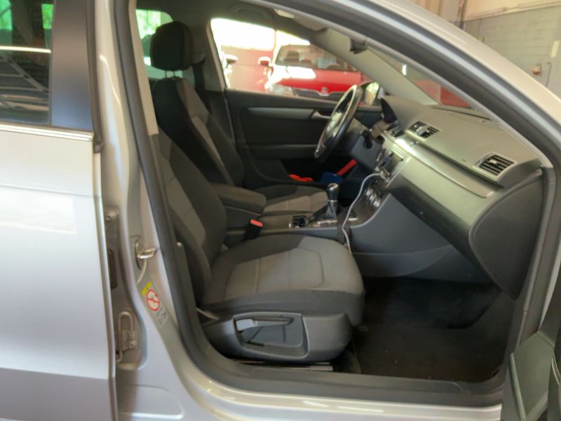 Volkswagen Passat 2.0 TDI Comfortline BlueMotion Tech 2012 – снимка 17