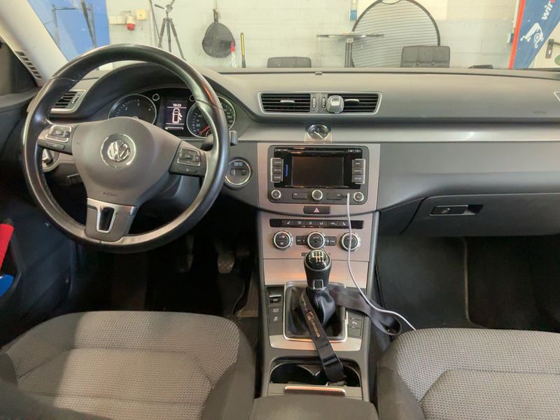 Volkswagen Passat 2.0 TDI Comfortline BlueMotion Tech 2012 – снимка 18