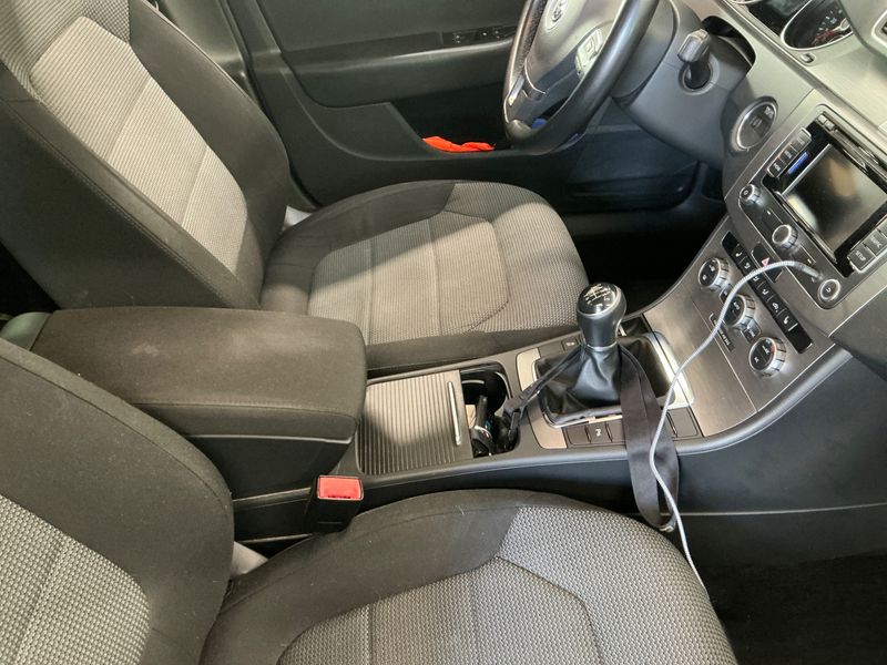 Volkswagen Passat 2.0 TDI Comfortline BlueMotion Tech 2012 – снимка 29