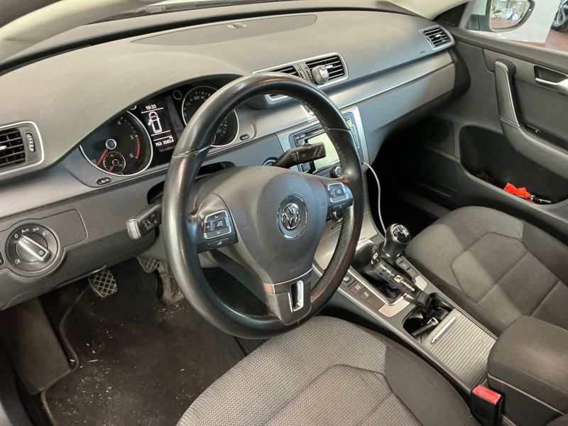 Volkswagen Passat 2.0 TDI Comfortline BlueMotion Tech 2012 – снимка 27