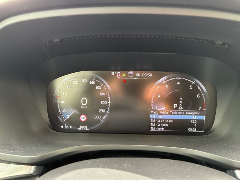 Volvo V60 2.0 B3 Mild-Hybrid Momentum Pro — zdjęcie 12