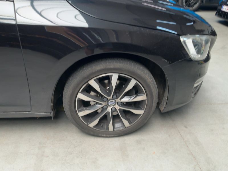 Volvo V60 2.0 D3 Linje Svart 2018 – снимка 11