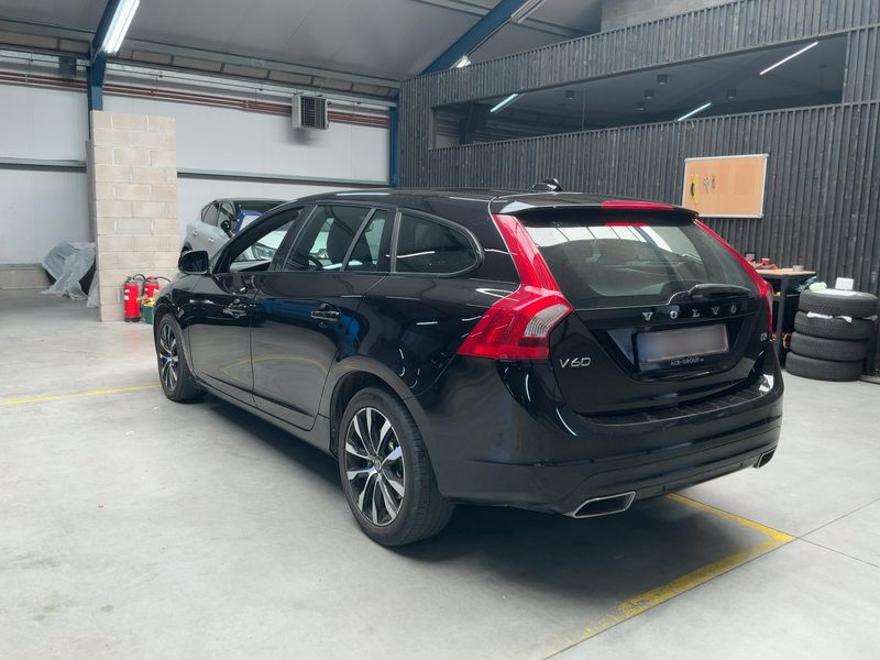 Volvo V60 2.0 D3 Linje Svart 2018 – снимка 6