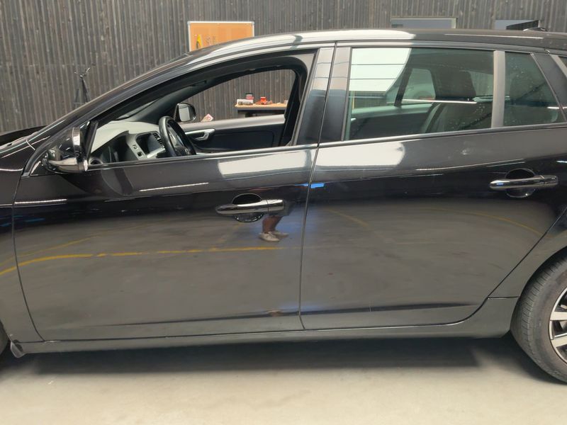 Volvo V60 2.0 D3 Linje Svart 2018 – снимка 4