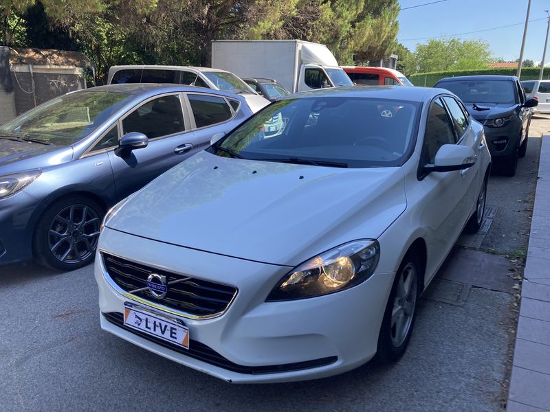 Volvo V40 1.6 D2 Summum — zdjęcie 2