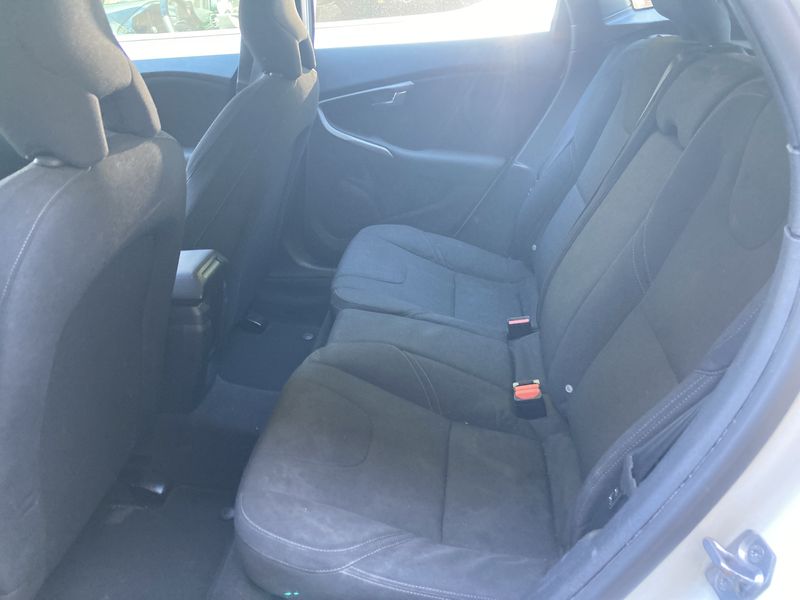 Volvo V40 1.6 D2 Summum — zdjęcie 13