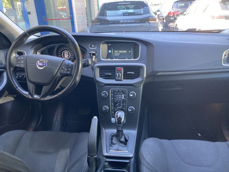 Volvo V40 1.6 D2 Summum — zdjęcie 11