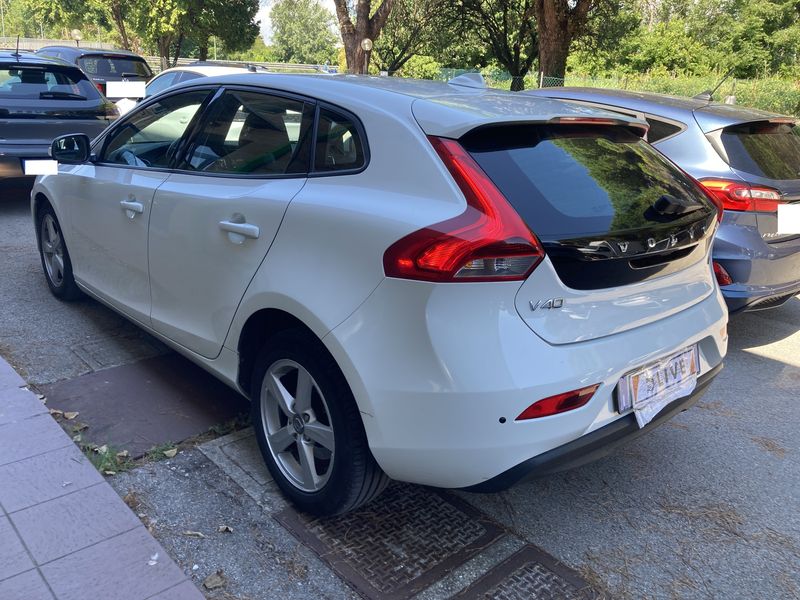 Volvo V40 1.6 D2 Summum — zdjęcie 3