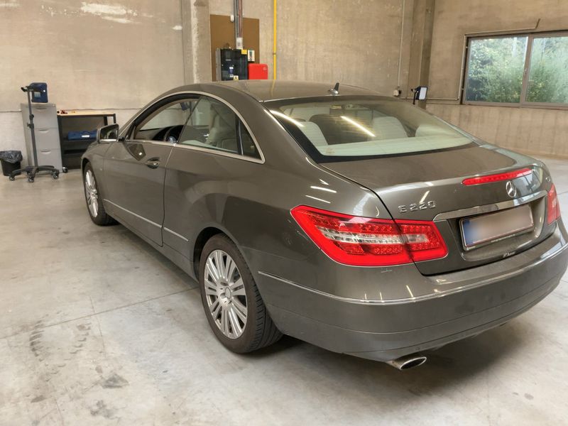 Mercedes-Benz E-Klasse E 220 CDI BlueEfficiency Elegance 2010 – снимка 6