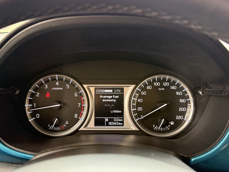 Suzuki Vitara 1.6 Comfort+ 4x4 — zdjęcie 12