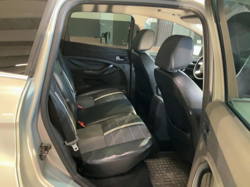 Ford Kuga 2.0 TDCi Titanium — zdjęcie 14