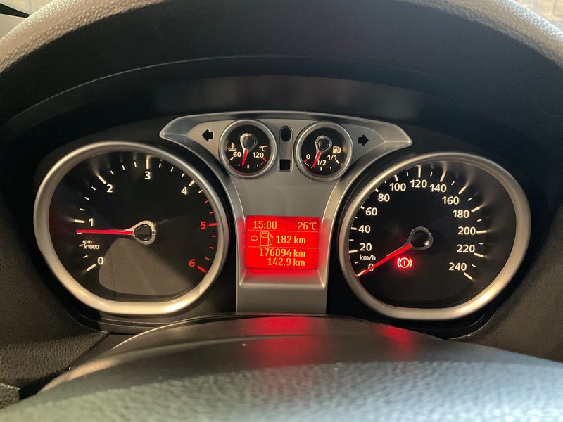 Ford Kuga 2.0 TDCi Titanium — zdjęcie 13