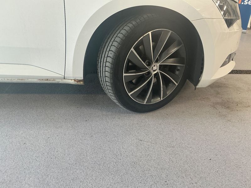 Skoda Superb 2.0 TDI Laurin & Klement 4x4 2016 – снимка 21