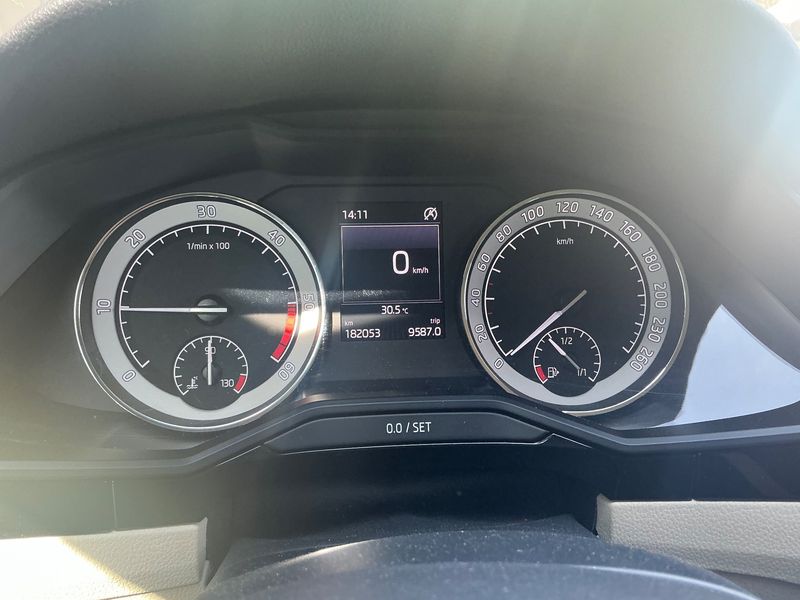 Skoda Superb 2.0 TDI Laurin & Klement 4x4 2016 – снимка 19