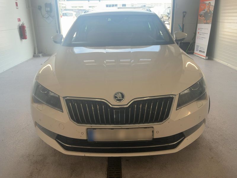 Skoda Superb 2.0 TDI Laurin & Klement 4x4 2016 – снимка 14
