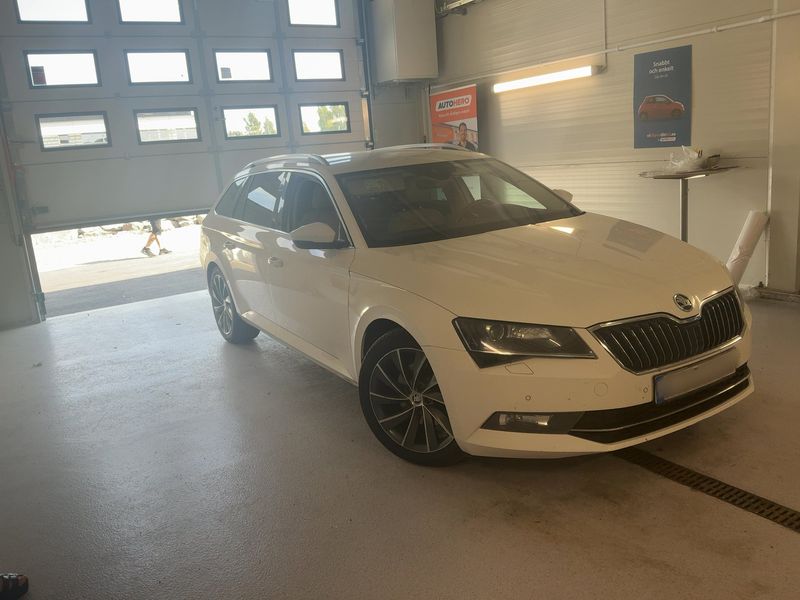 Skoda Superb 2.0 TDI Laurin & Klement 4x4 2016 – снимка 12
