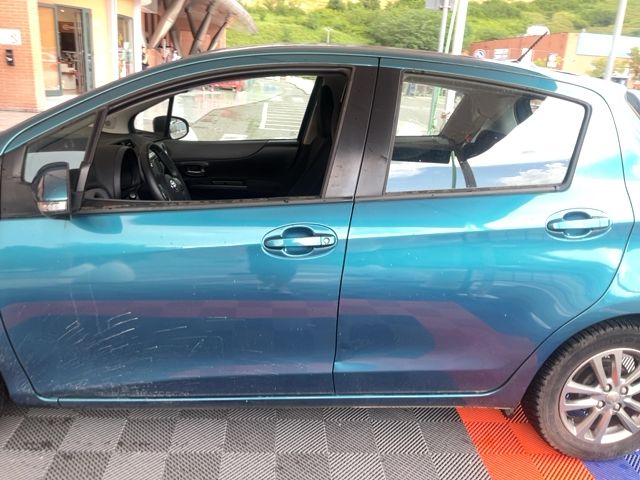 Toyota Yaris 1.0 VVT-i Active 2014 – снимка 4