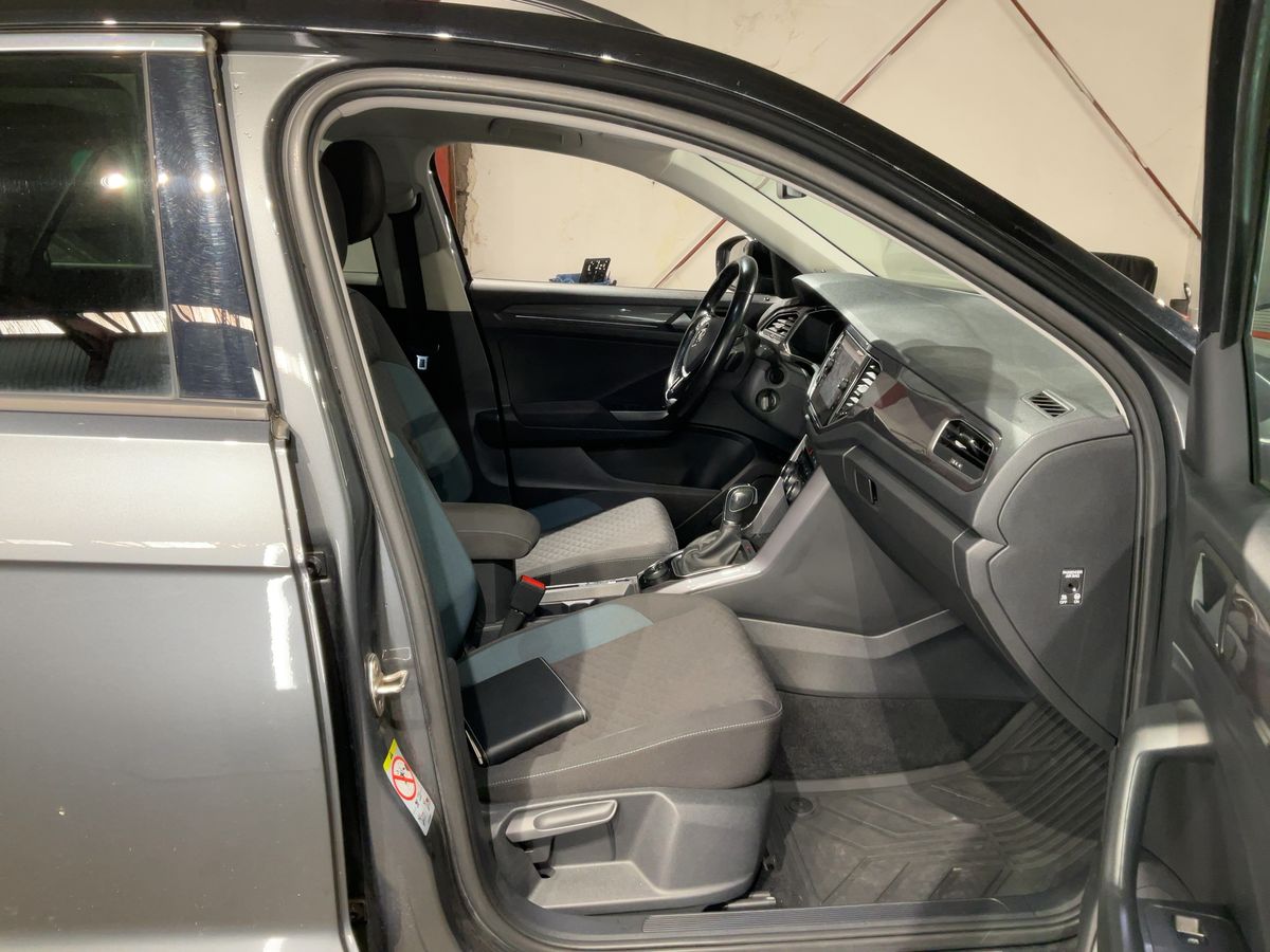 Volkswagen T-Roc 2019 — photo 17