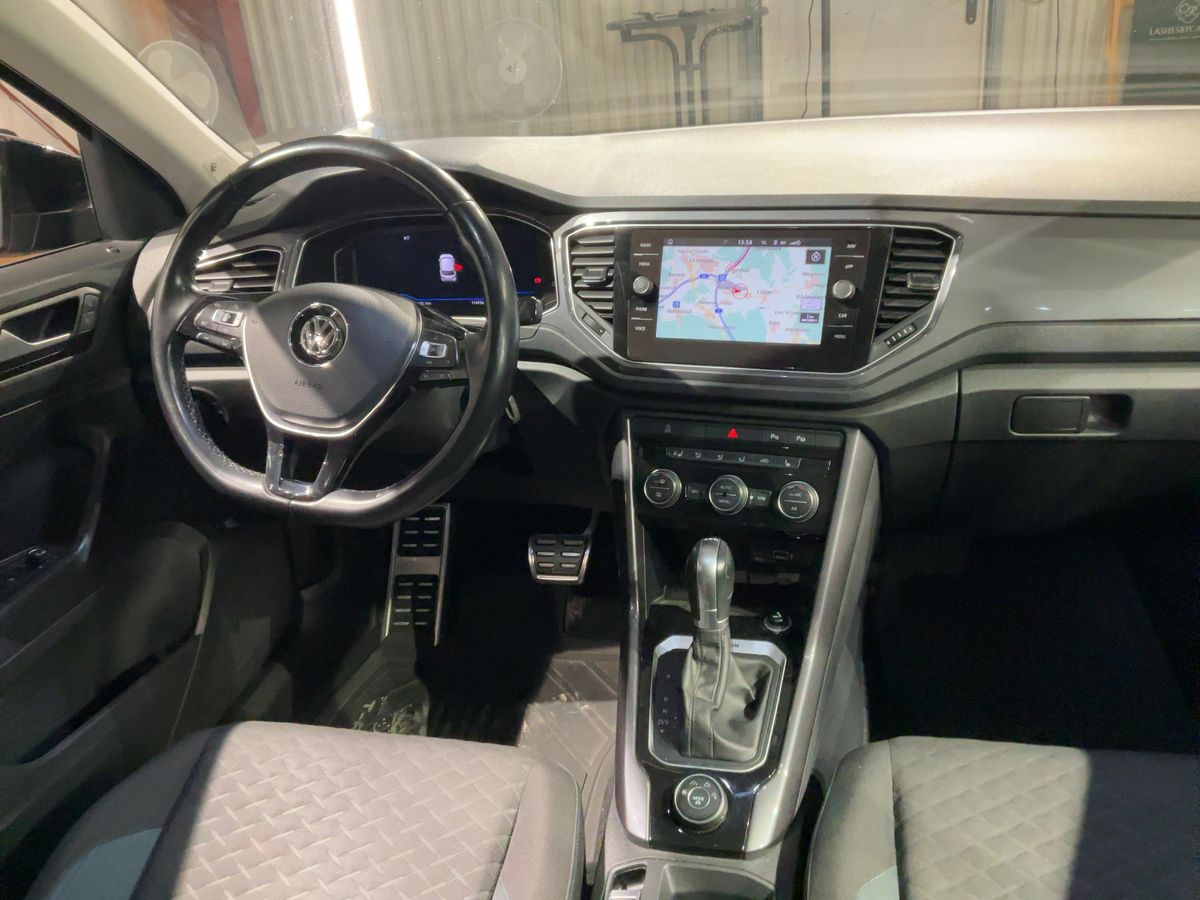 Volkswagen T-Roc 2019 — photo 18