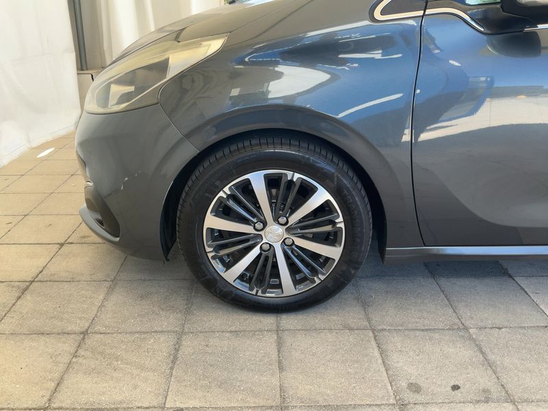 Peugeot 208 1.6 Blue-HDi Allure 2016 – снимка 3