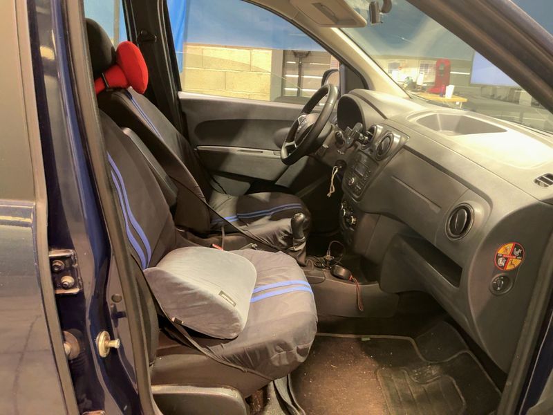 Dacia Lodgy 1.6 SCe Silver Line — zdjęcie 11