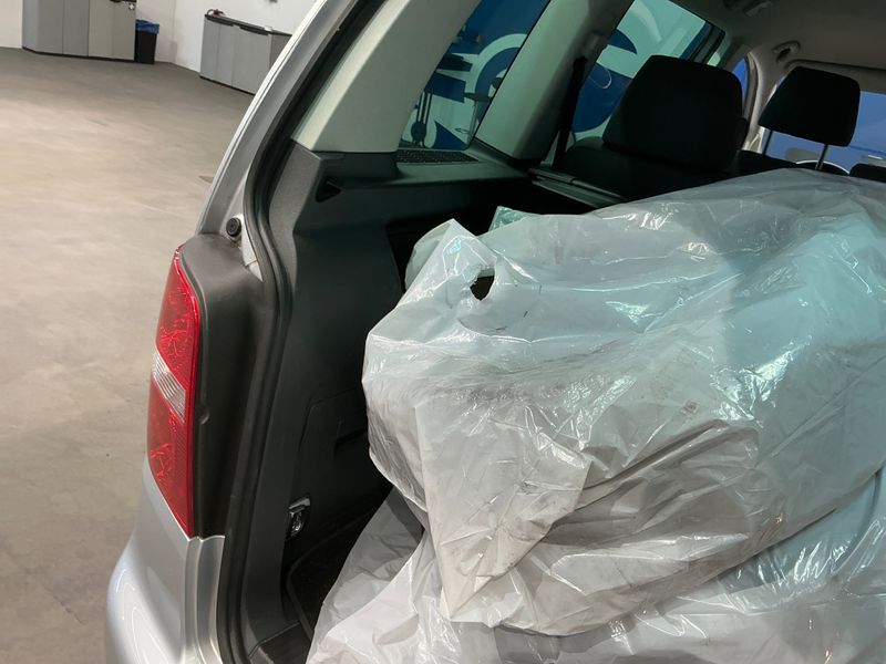 Volkswagen Touran 2.0 TDI Goal 2006 – снимка 27