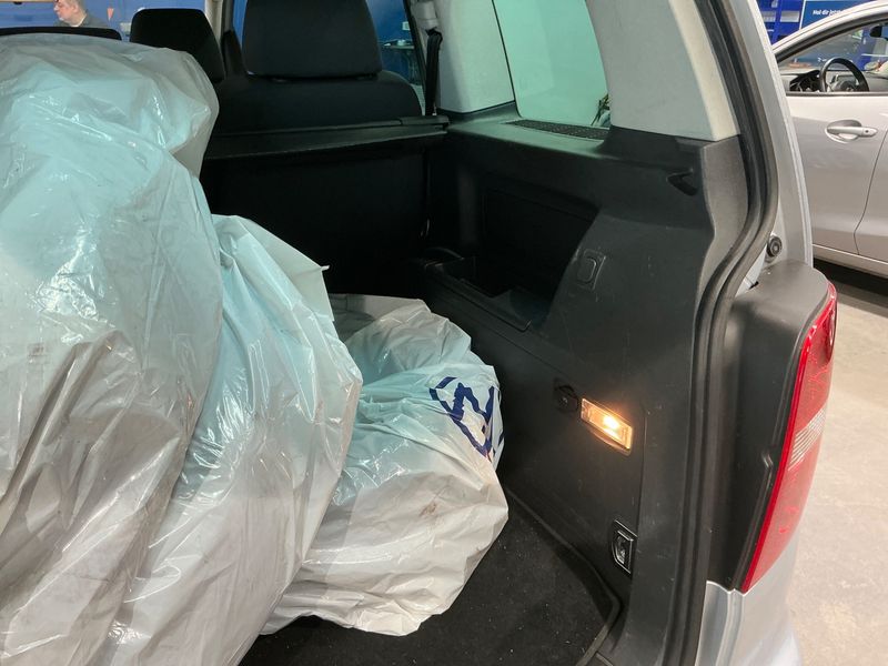 Volkswagen Touran 2.0 TDI Goal 2006 – снимка 28
