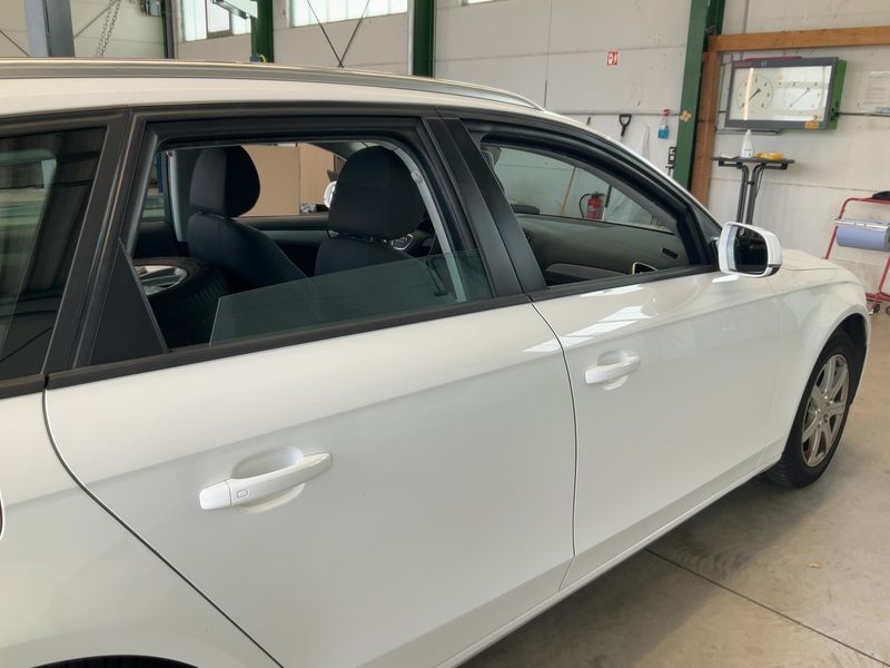 Audi A4 2.0 TDI Attraction — zdjęcie 7