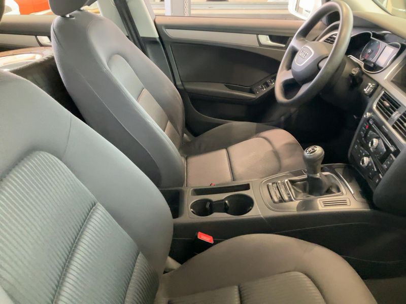 Audi A4 2.0 TDI Attraction — zdjęcie 11