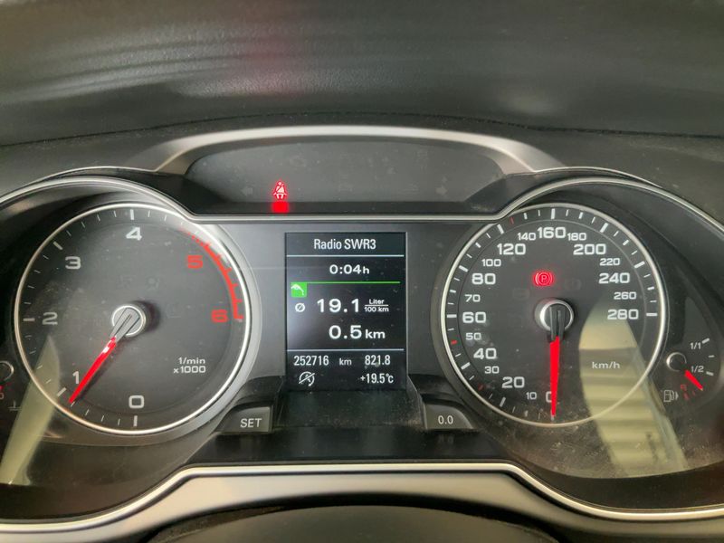 Audi A4 2.0 TDI Attraction — zdjęcie 13