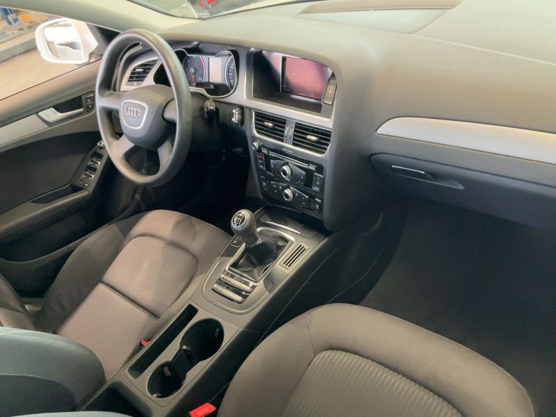 Audi A4 2.0 TDI Attraction — zdjęcie 12