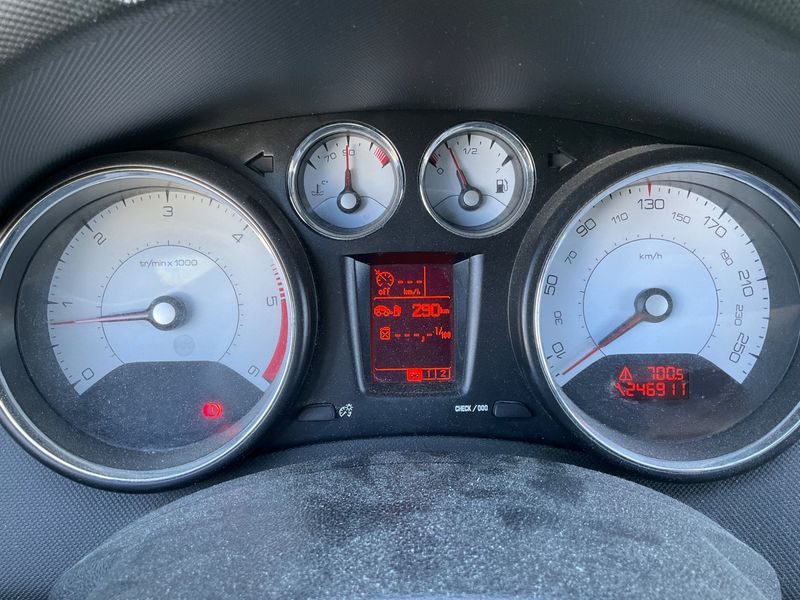 Peugeot 308 1.6 e-HDi Active 2012 – снимка 4