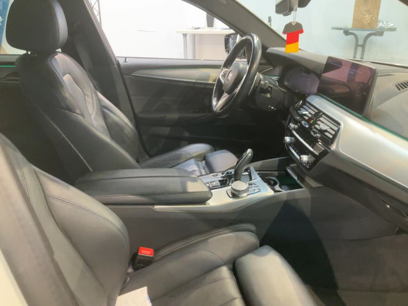 BMW 5er 530e xDrive M Sport 2021 – снимка 16