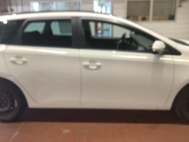 Toyota Auris Touring Sports 1.4 Turbodiesel Cool — zdjęcie 7