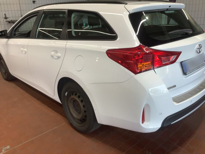Toyota Auris Touring Sports 1.4 Turbodiesel Cool — zdjęcie 3