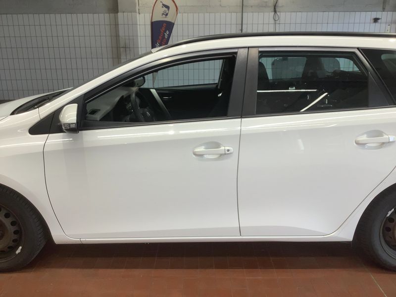 Toyota Auris Touring Sports 1.4 Turbodiesel Cool — zdjęcie 4