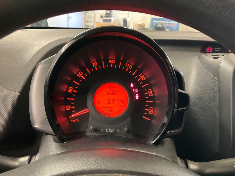 Toyota Aygo 1.0 X — zdjęcie 13