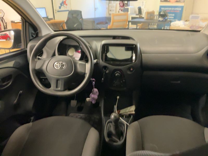 Toyota Aygo 1.0 X — zdjęcie 12