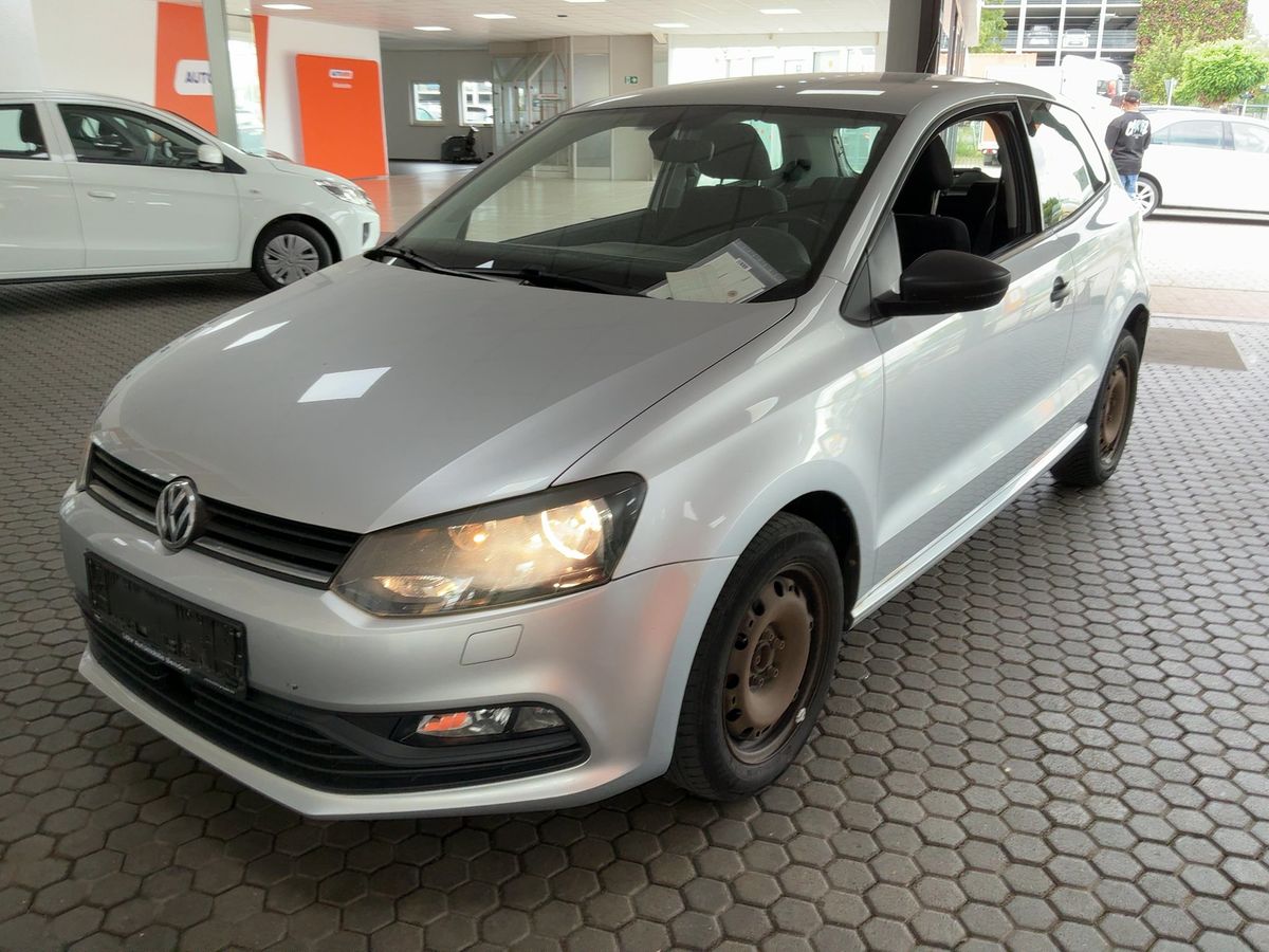 Volkswagen Polo 2015 — photo 1