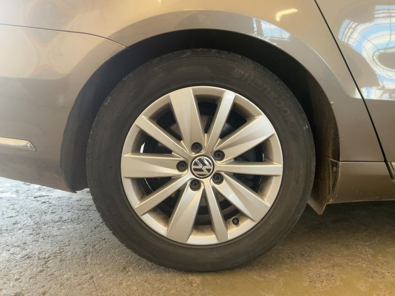 Volkswagen Passat 2.0 TDI Comfortline BlueMotion Tech 2011 – снимка 9