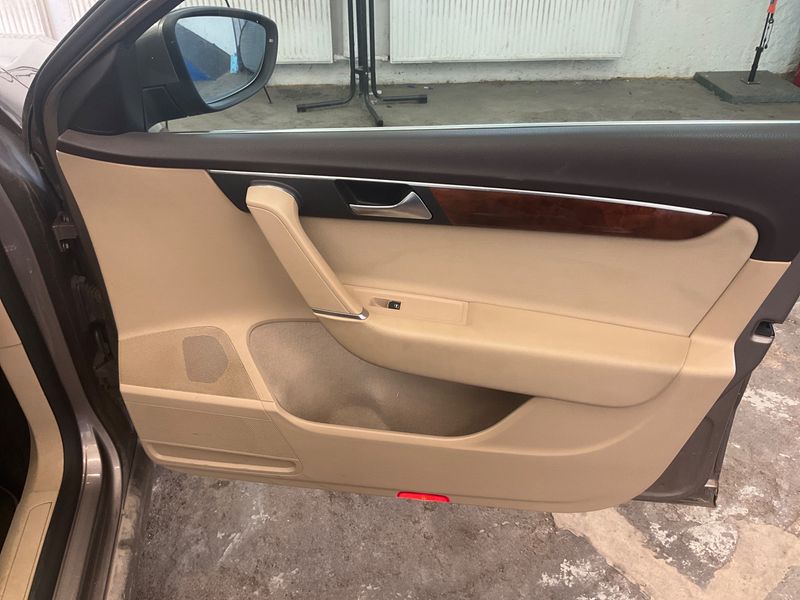 Volkswagen Passat 2.0 TDI Comfortline BlueMotion Tech 2011 – снимка 37
